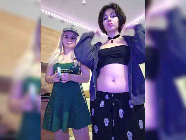 Tinablackkk live couple cam on bongacams