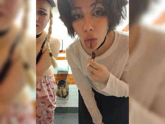 Tinablackkk live couple cam on bongacams
