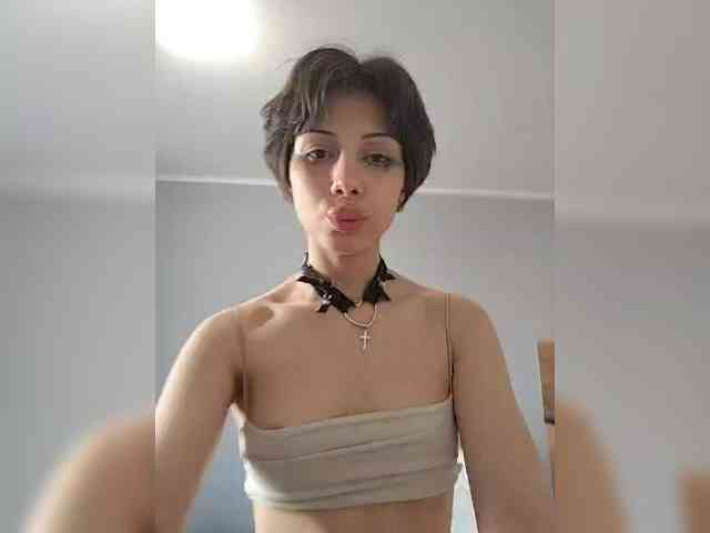 Эта модель сейчас онлайн. Tinablackkk