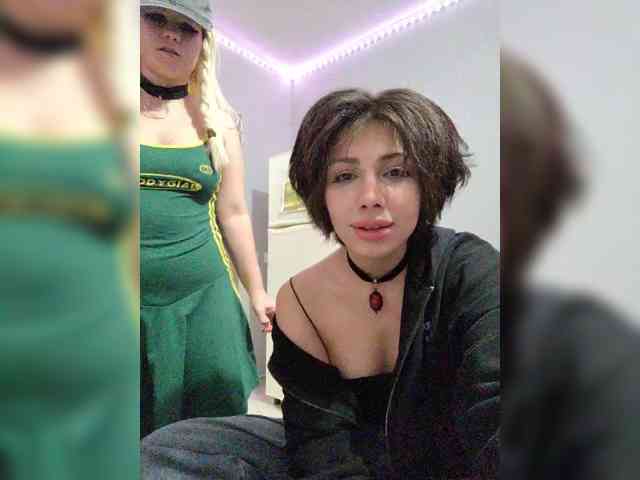 Tinablackkk live couple cam on bongacams
