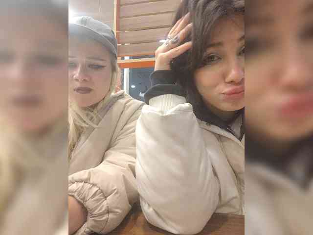 Tinablackkk live couple cam on bongacams