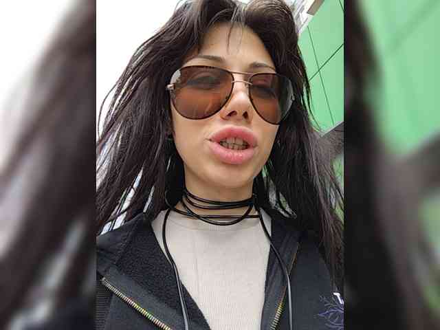 Tinablackkk webcam