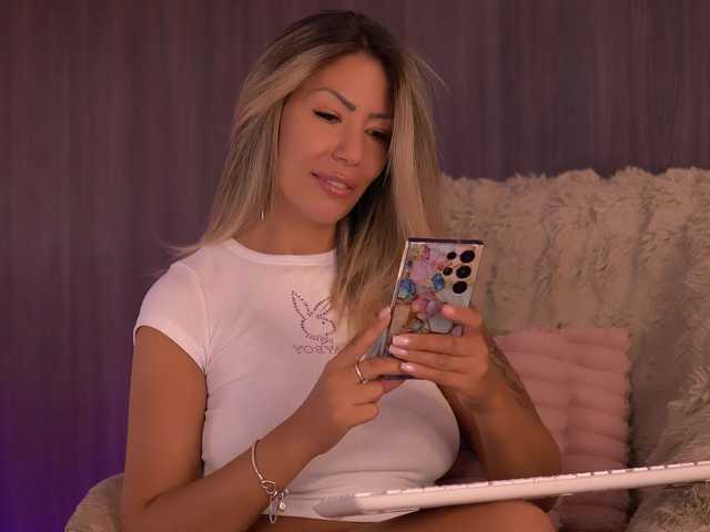 SophiaPotts live cam on BongaCams