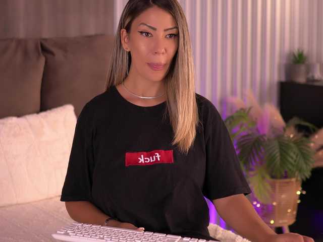 SophiaPotts live cam on BongaCams