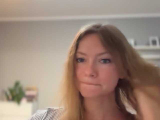 kissMillie live webcam show