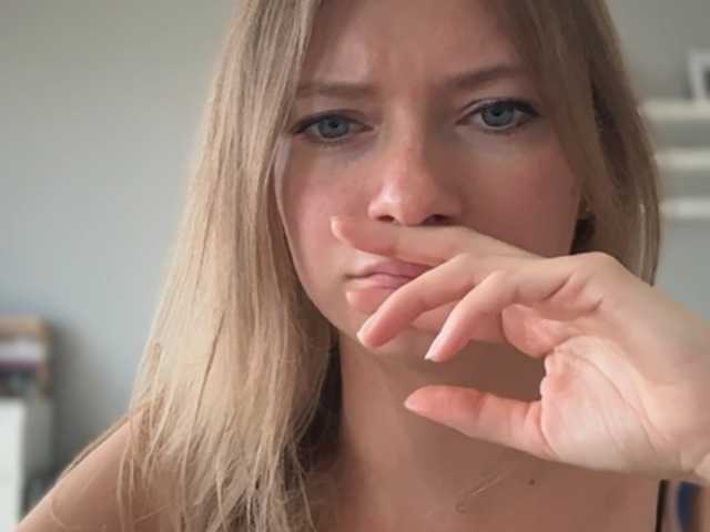 kissMillie live webcam show