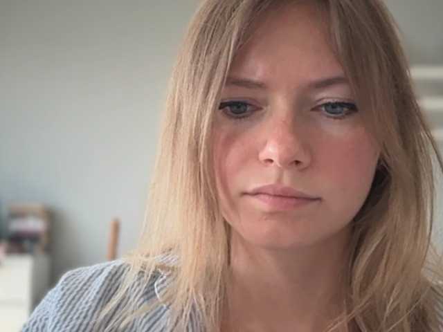 kissMillie live webcam show