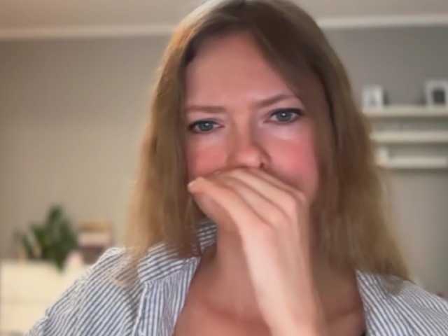kissMillie live webcam show