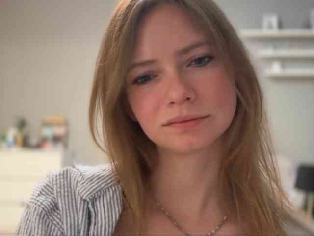 kissMillie webcam