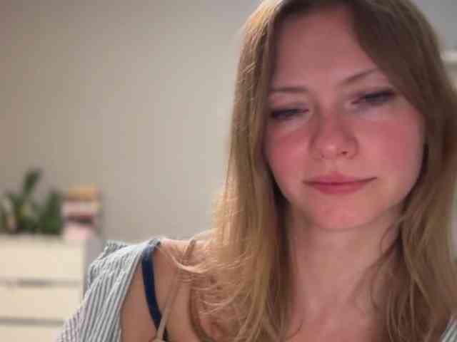 kissMillie webcam