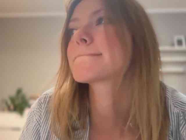 kissMillie webcam