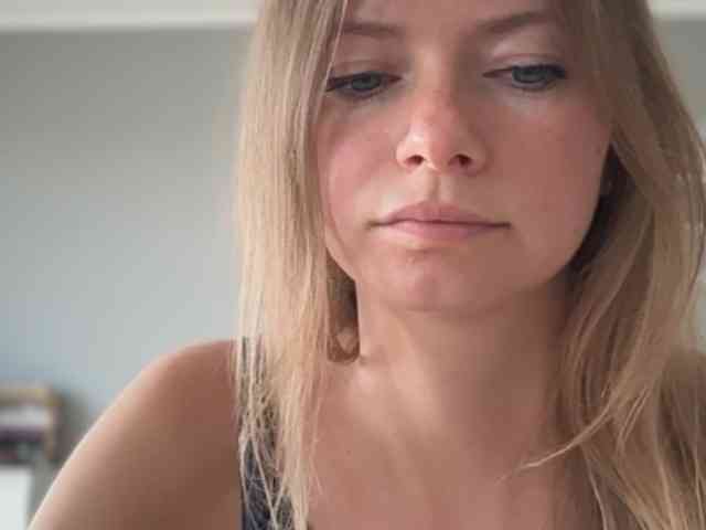 kissMillie webcam