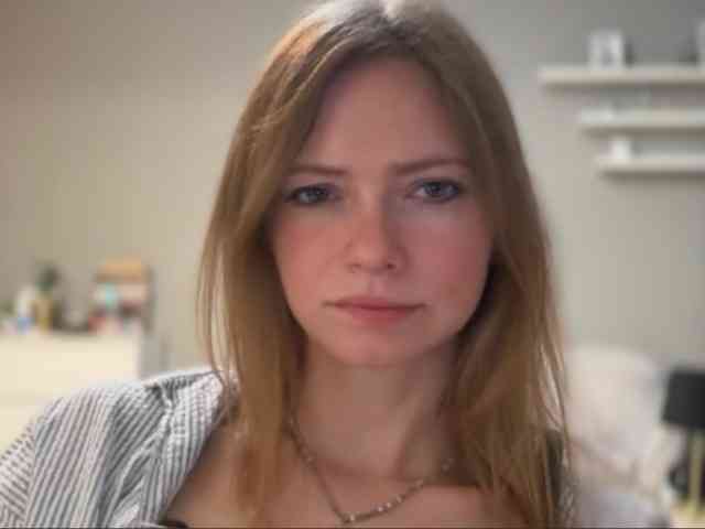 kissMillie webcam