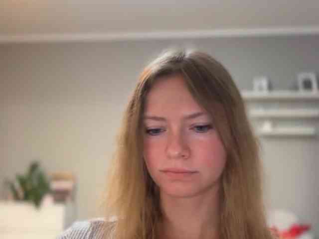 kissMillie webcam