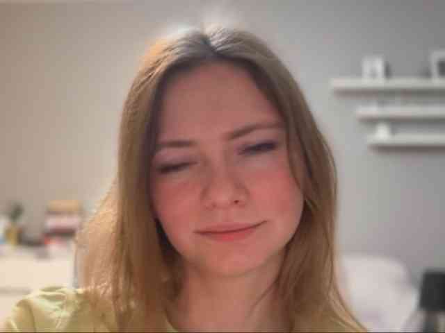 kissMillie webcam