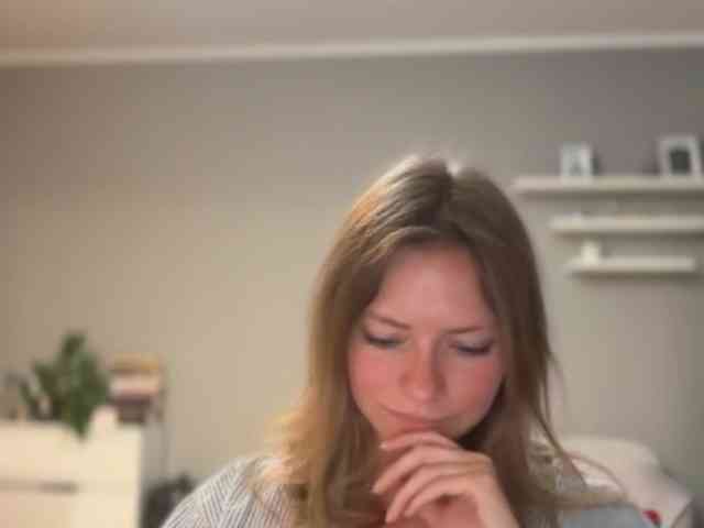 kissMillie webcam