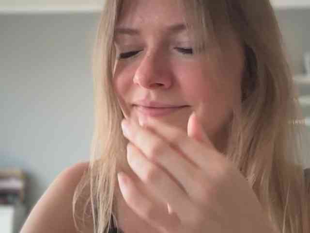 kissMillie webcam