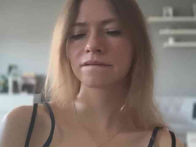 kissMillie webcam