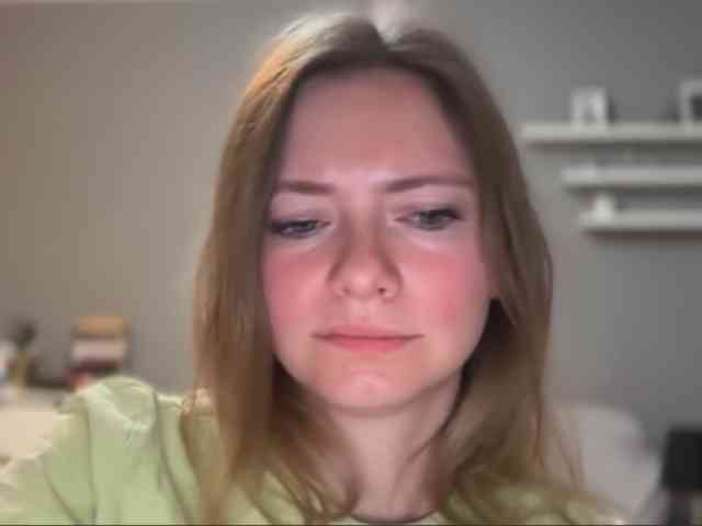 kissMillie webcam