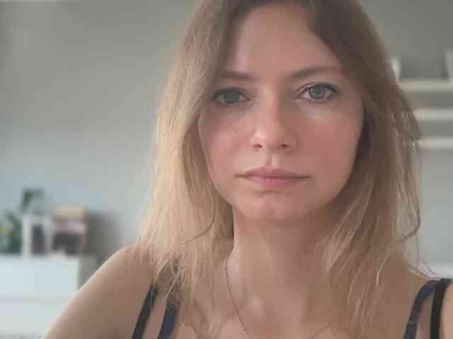 kissMillie webcam