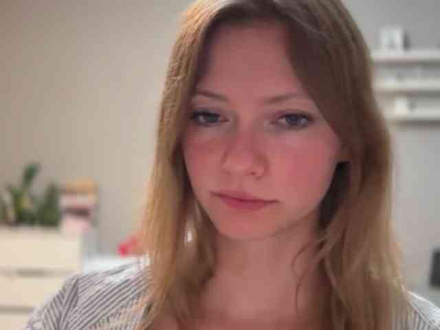 kissMillie webcam