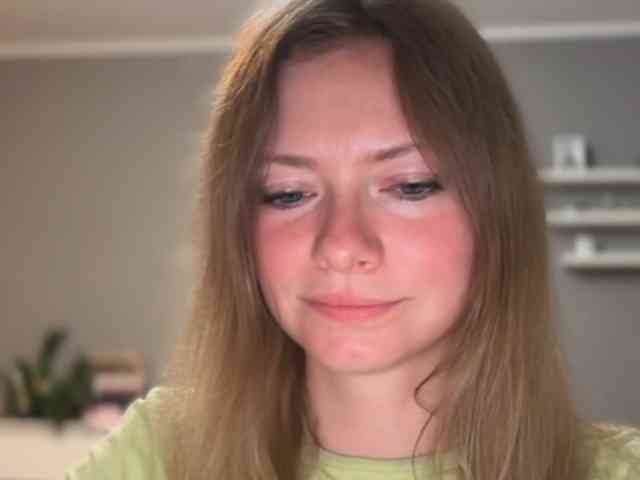 kissMillie webcam
