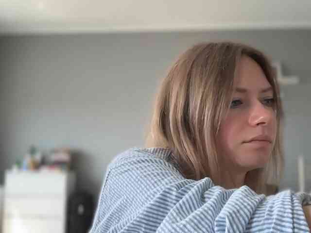 kissMillie webcam
