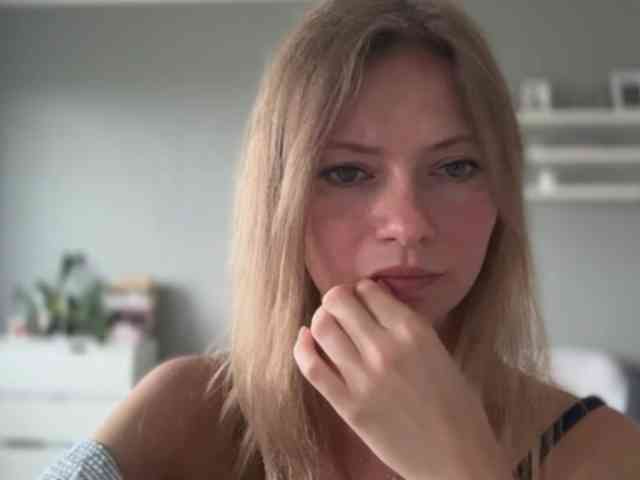 kissMillie webcam