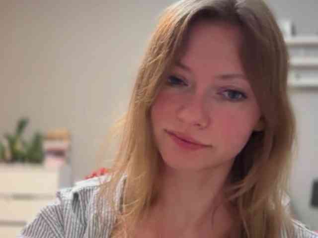kissMillie webcam