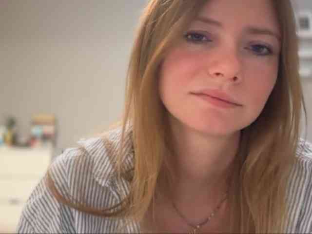kissMillie webcam