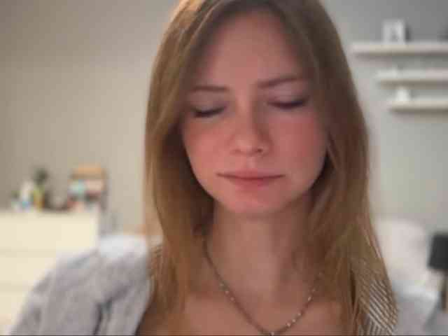 kissMillie webcam