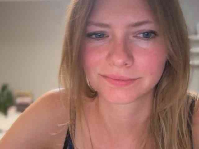 kissMillie webcam