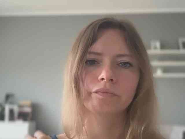 kissMillie webcam