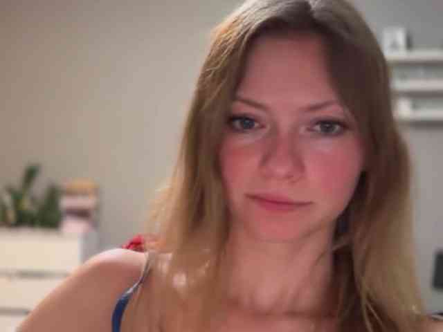kissMillie webcam