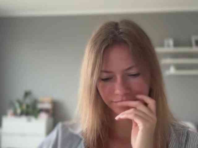 kissMillie webcam