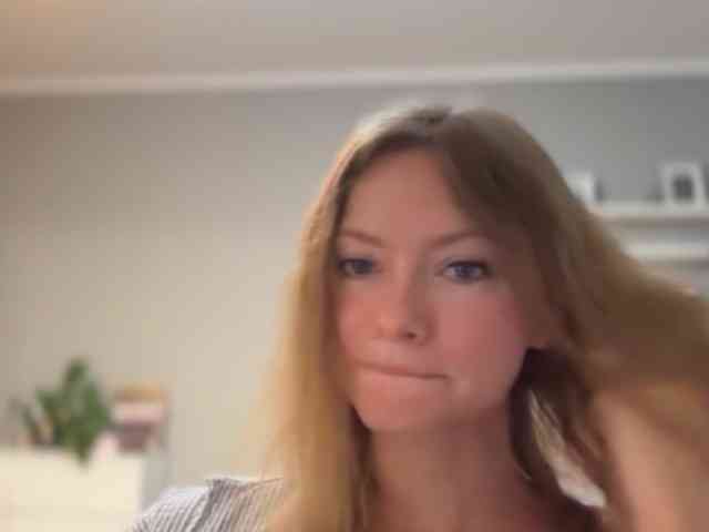 kissMillie webcam