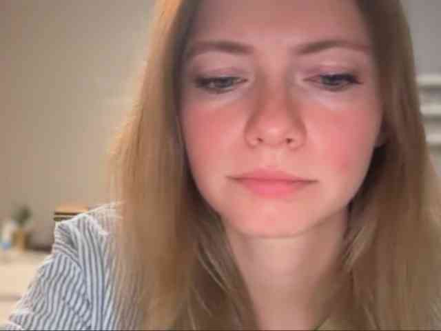 kissMillie webcam