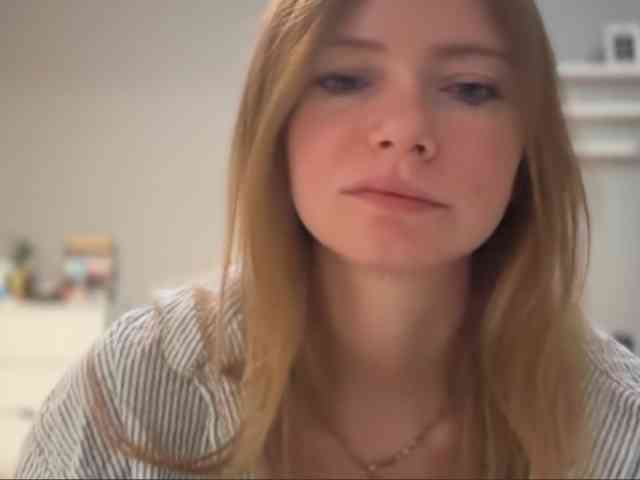 kissMillie webcam