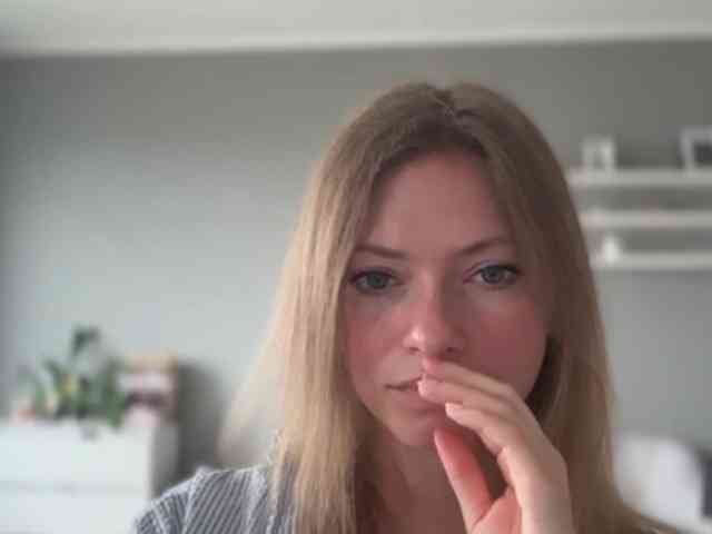 kissMillie webcam