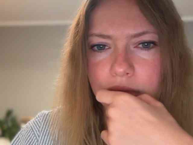 kissMillie webcam