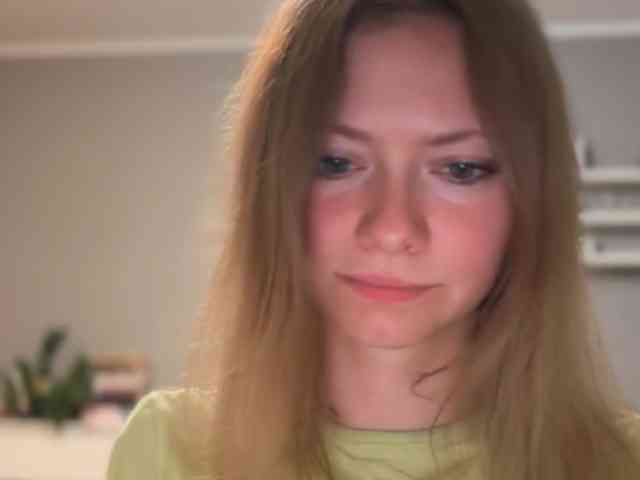 kissMillie webcam