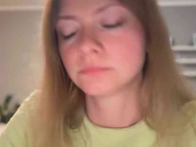 kissMillie webcam
