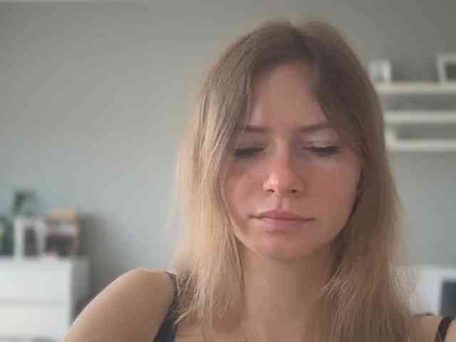 kissMillie webcam