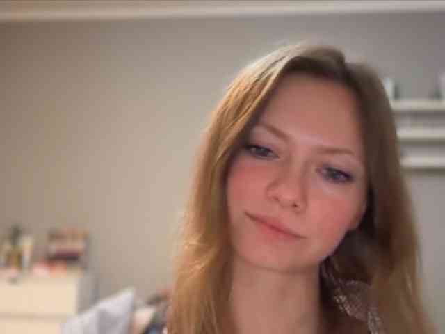 kissMillie webcam