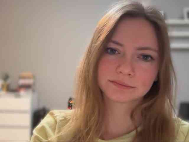 kissMillie webcam