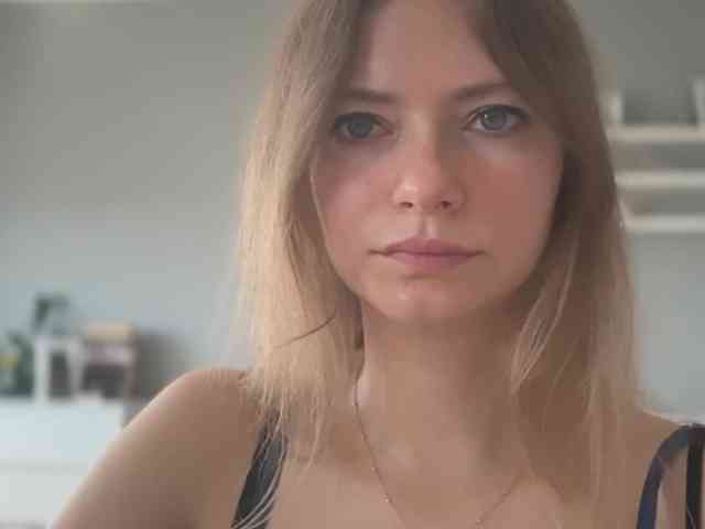 kissMillie webcam