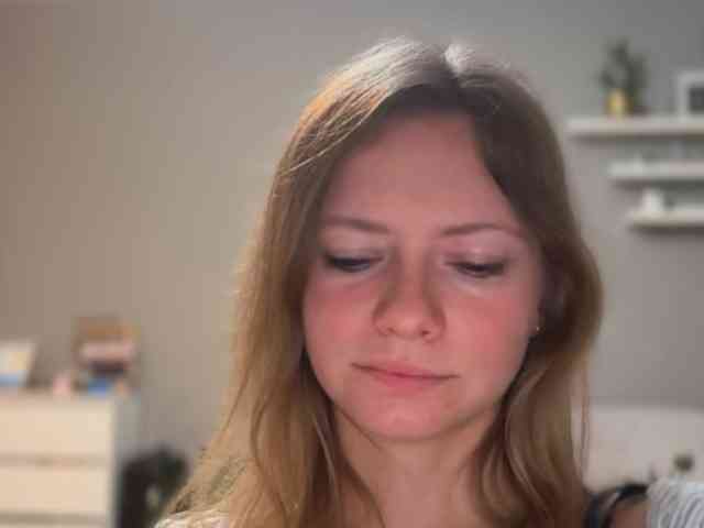 kissMillie webcam