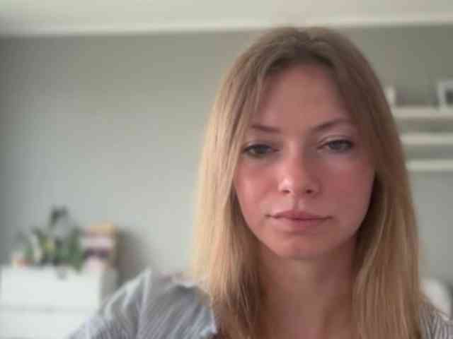 kissMillie webcam