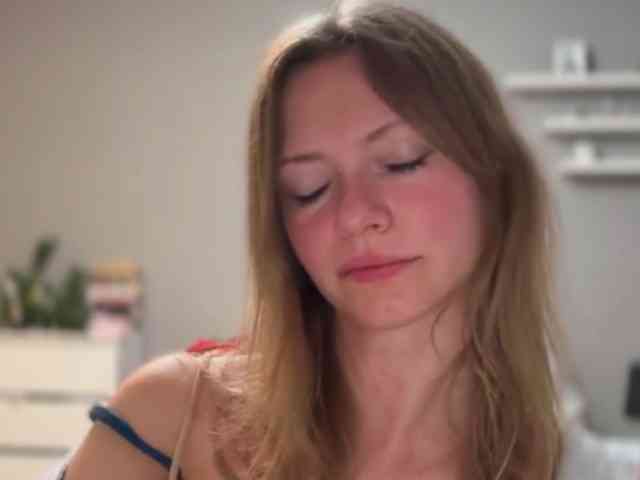 kissMillie webcam