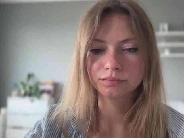 kissMillie webcam